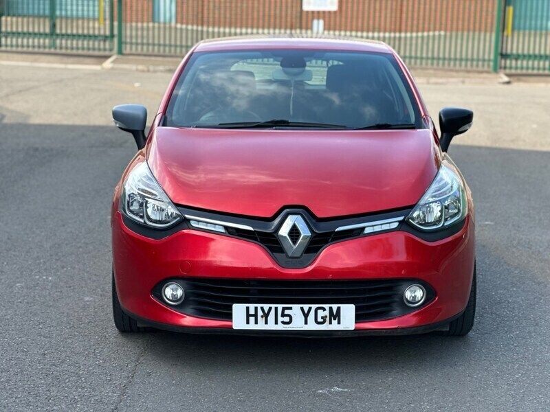 Red Used 2015 Renault Clio IV Dynamique Hatchback | £3,000 (Good price) - Image 1/2