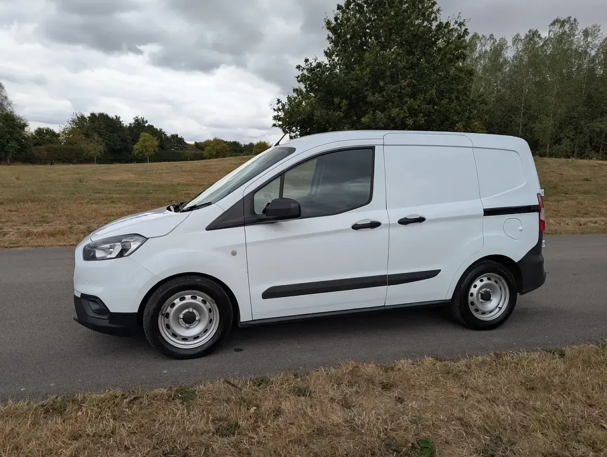 Used Ford Transit Courier 75 HP (55 kW) 2023 White Van