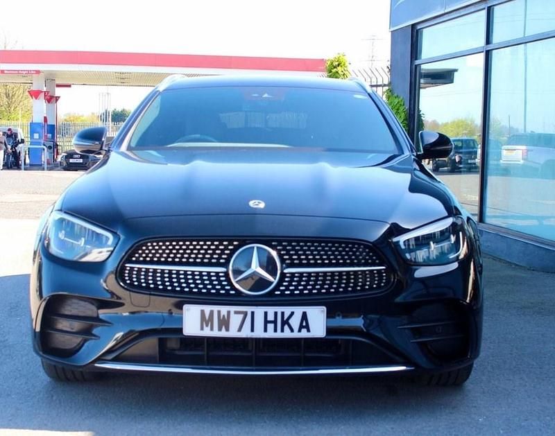 Usado Mercedes E300 AMG line 2021 Preto Carrinha
