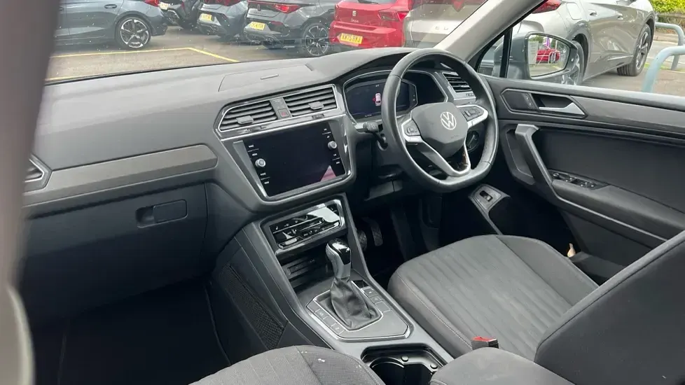 Used VW Tiguan Allspace Life 150 HP (110 kW) 2024 Grey SUV