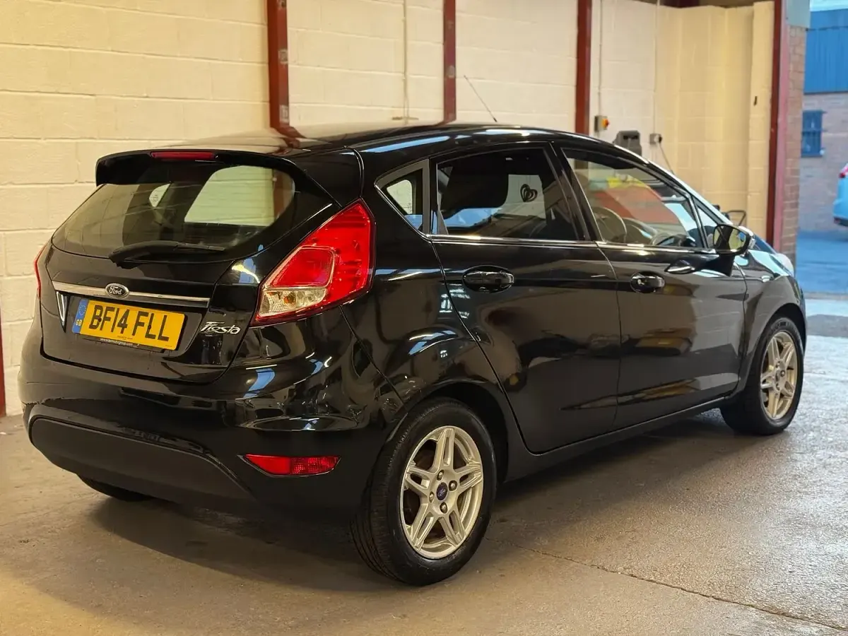 Używany Ford Fiesta Zetec 81 KM (59 kW) 2014 Czarny Hatchback