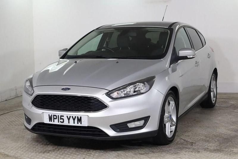 Used Ford Focus Zetec 115 HP (84 kW) 2015 Silver Hatchback