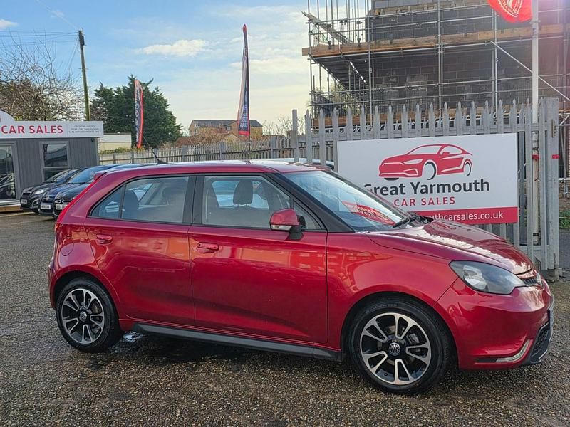 Used MG MG3 106 HP (77 kW) 2016 Red Hatchback