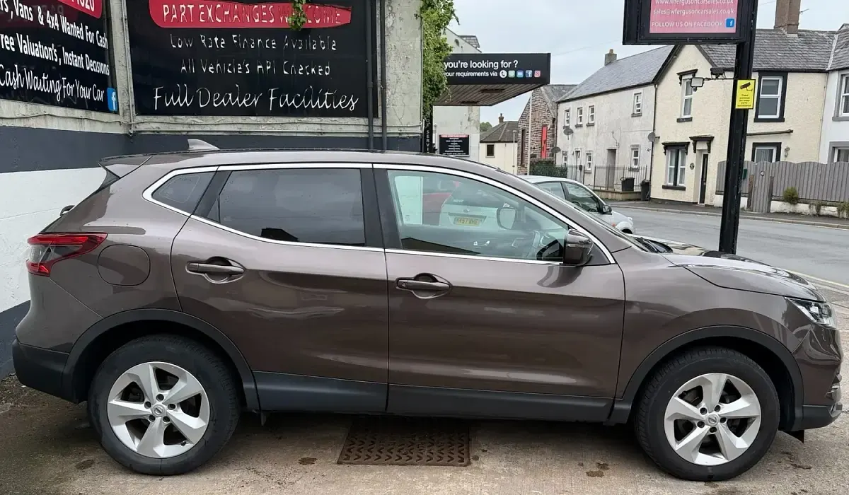 Used Nissan Qashqai Acenta Premium 115 HP (84 kW) 2018 Bronze SUV