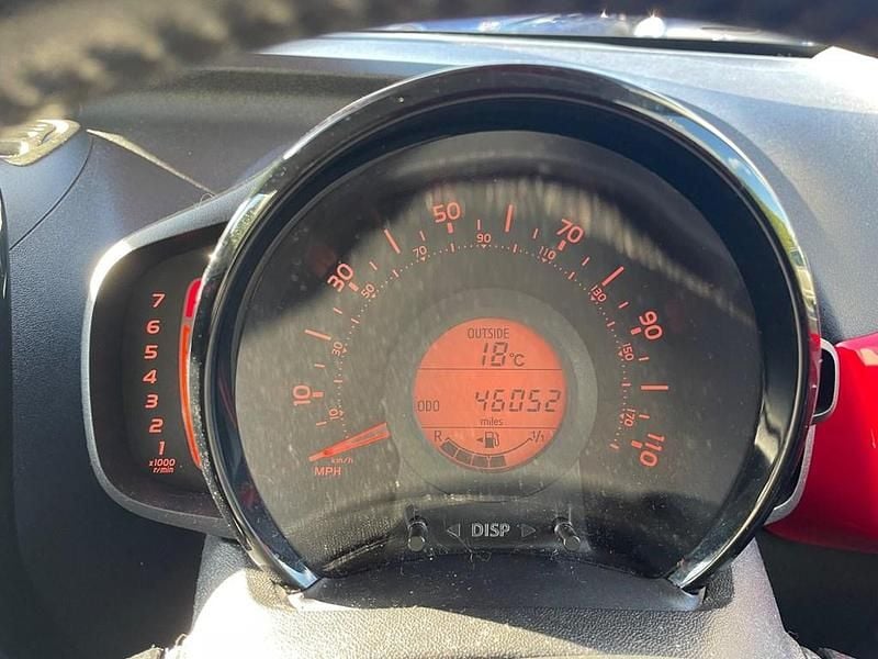 Used Toyota Aygo x-press 69 HP (50 kW) 2015 Red Hatchback