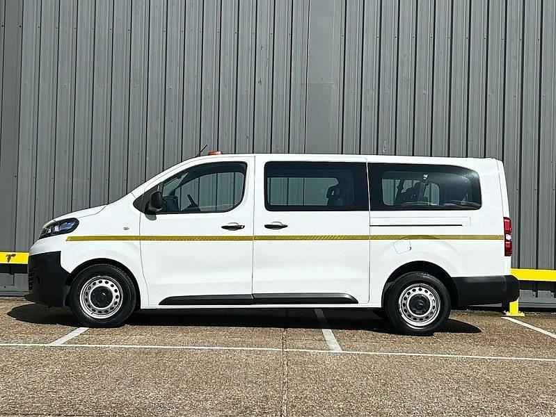 Used Vauxhall Vivaro Edition 120 HP (88 kW) 2020 White MPV