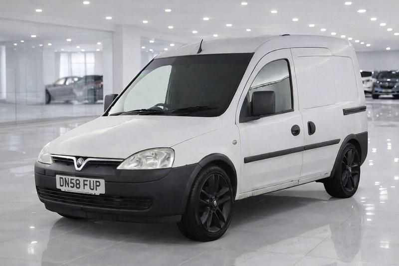 Used Vauxhall Combo 75 HP (55 kW) 2008 White MPV