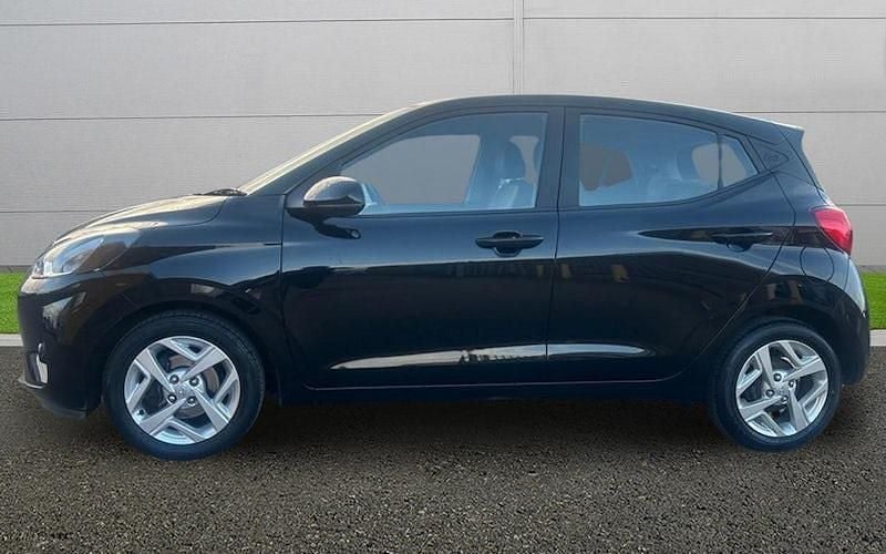 Used Hyundai i10 SE 67 HP (49 kW) 2023 Black Hatchback