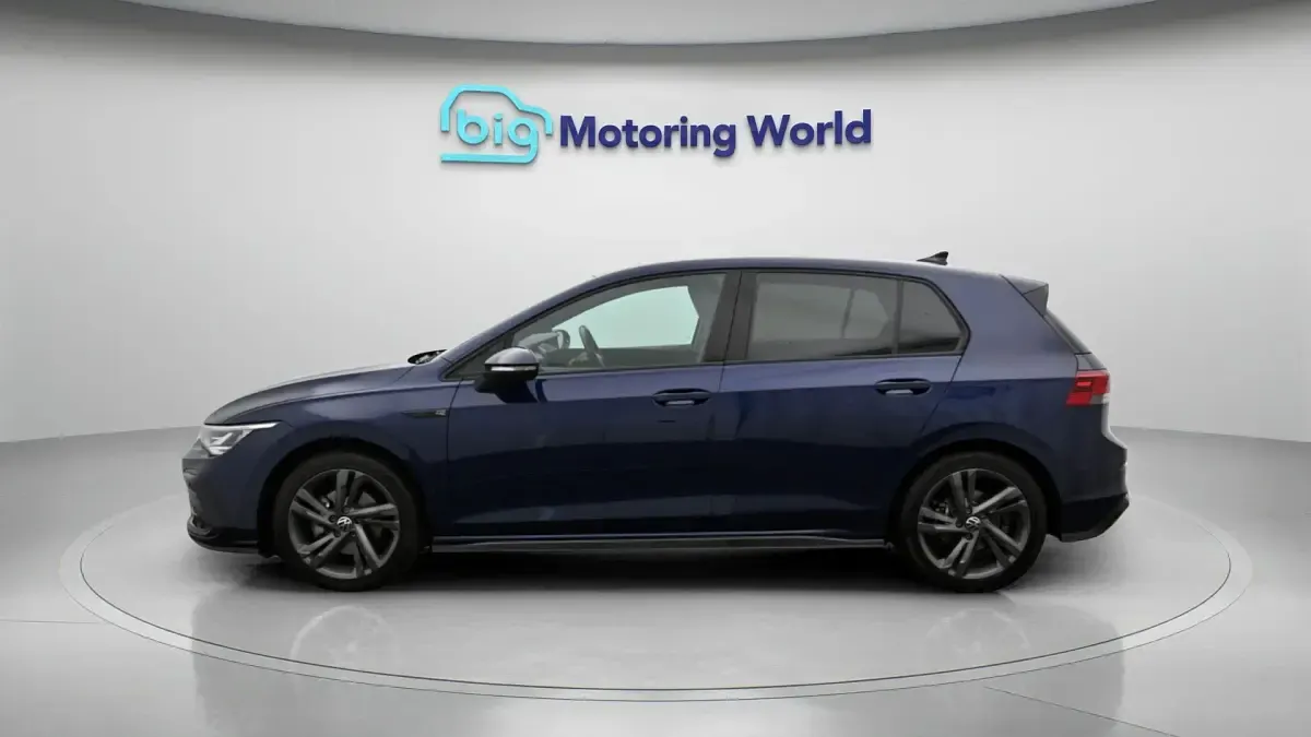 Used VW Golf VIII R-line 150 HP (110 kW) 2024 Blue Hatchback