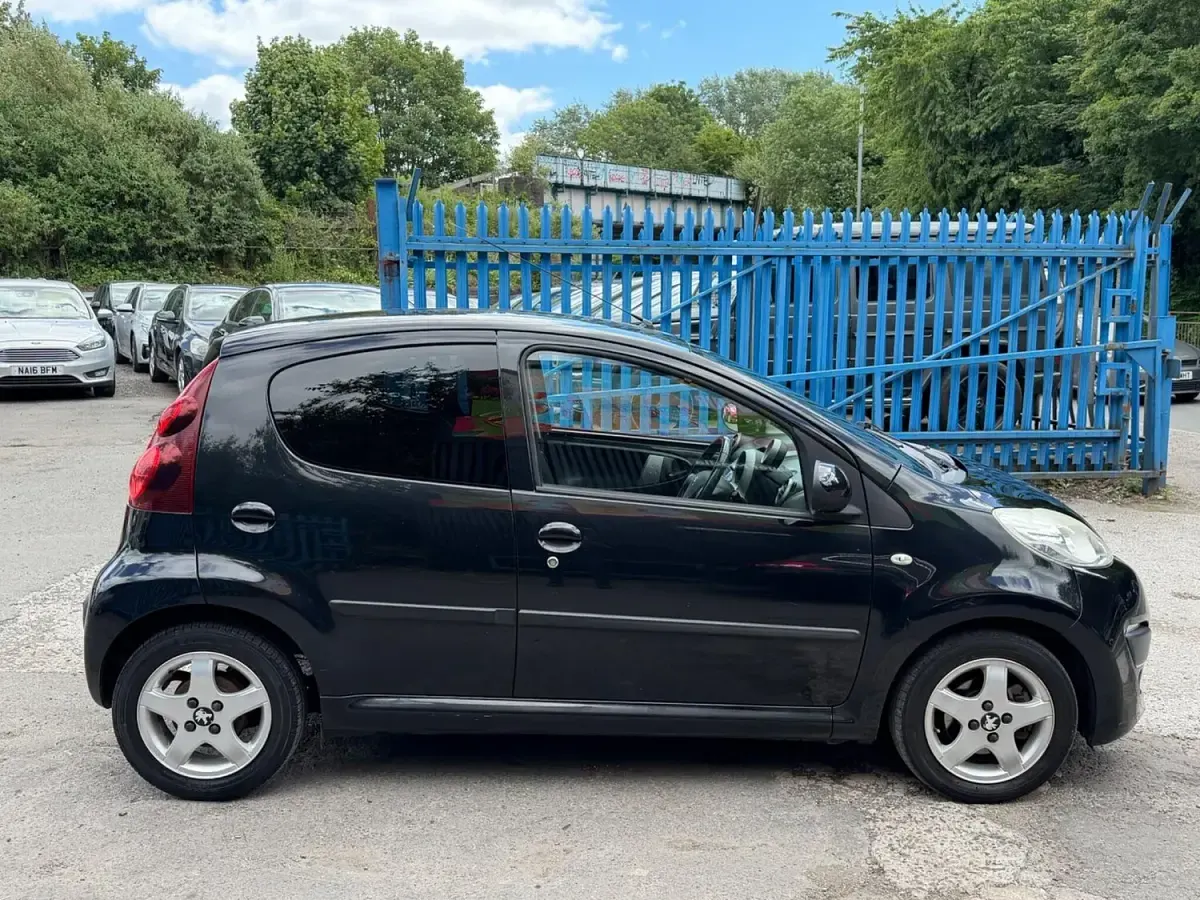 Used Peugeot 107 Allure 68 HP (50 kW) 2014 Black Hatchback