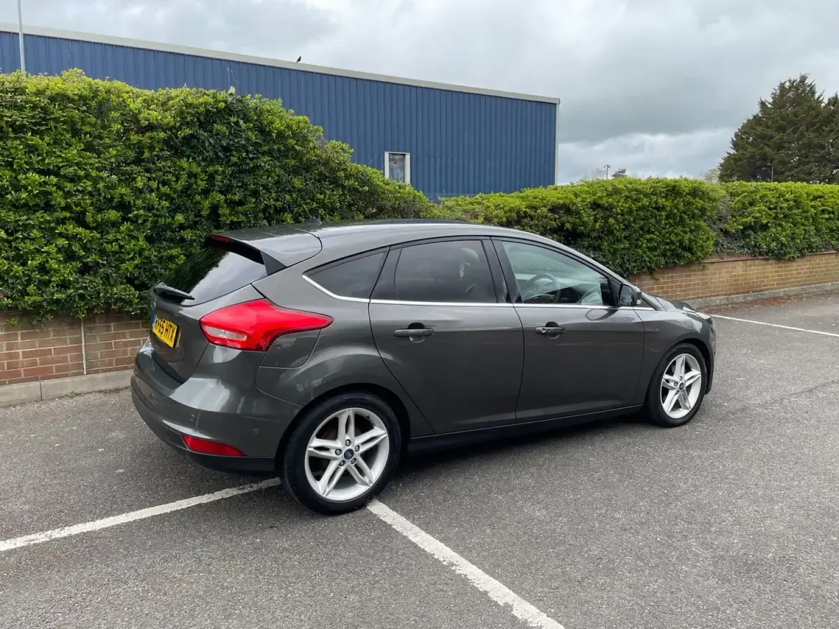 Używany Ford Focus Titanium 2016 Szary Hatchback