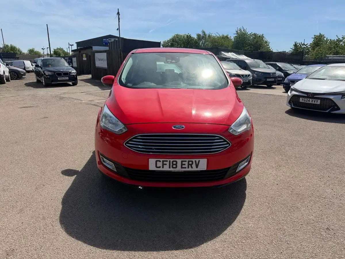 Käytetty Ford C-MAX Titanium 2018 Punainen Tila-auto