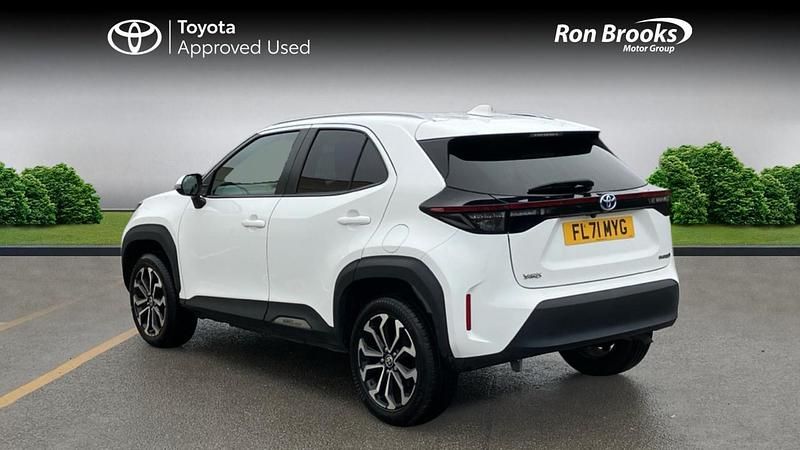 Used Toyota Yaris Hybrid Design 2022 White Hatchback