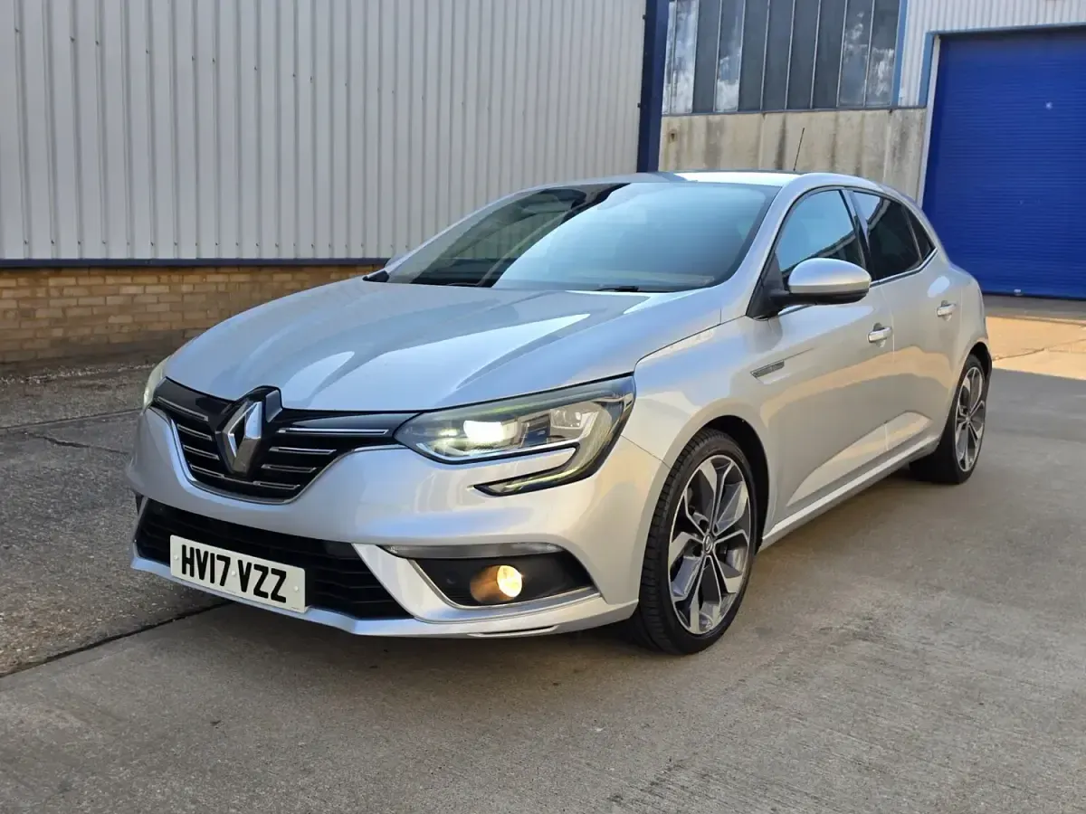 Used Renault Mégane IV Signature 130 HP (95 kW) 2017 Silver Hatchback