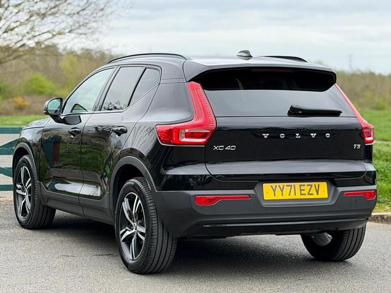 Used Volvo XC40 R-Design 161 HP (118 kW) 2021 Black SUV