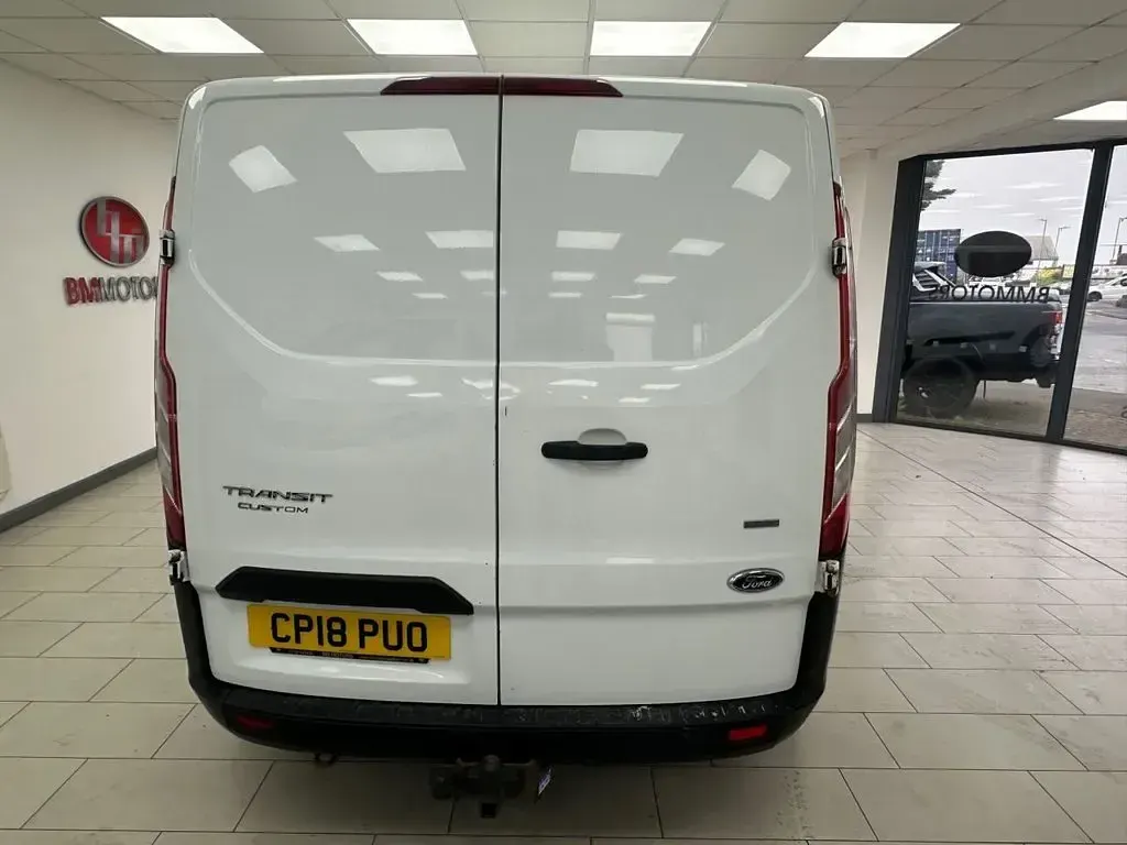 Used Ford Transit Custom 105 HP (77 kW) 2018 White Van