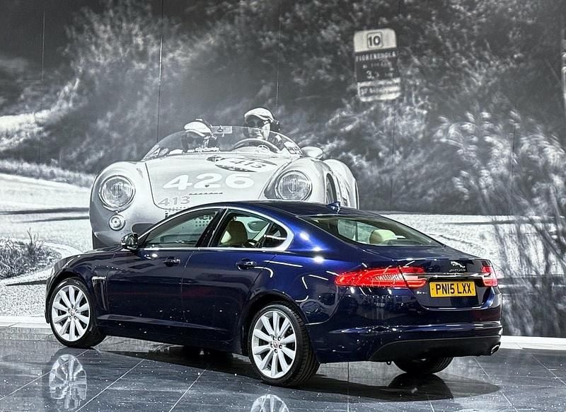 Used Jaguar XF Portfolio 200 HP (147 kW) 2015 Blue Sedan