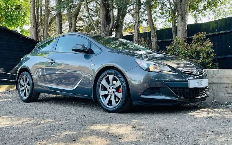 Gebraucht Vauxhall Astra GTC Sport 140 PS (102 kW) 2013 Coupé