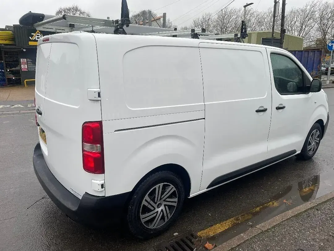 Used Peugeot Expert 100 HP (73 kW) 2020 White Van