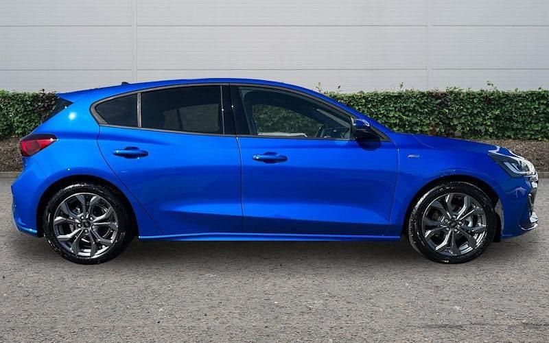 New Ford Focus ST-Line 155 HP (114 kW) 2025 Hatchback