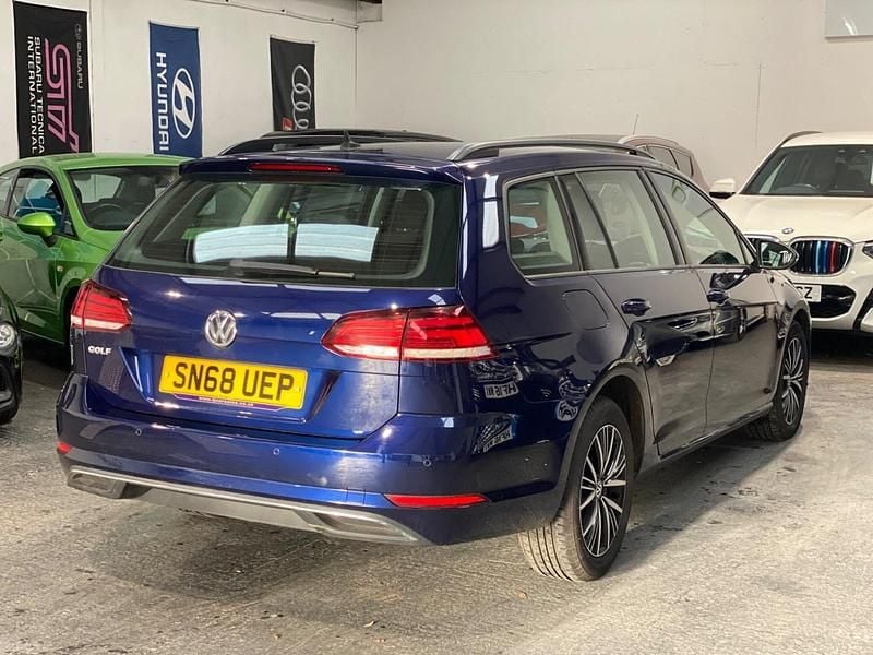Used VW Golf VII SE 115 HP (84 kW) 2018 Blue Estate