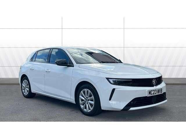 White Used 2023 Vauxhall Astra Design Edition Hatchback | £16,628 (Good price) - Image 1/4