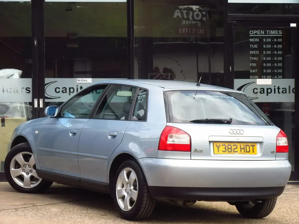 Used Audi A3 Comfort 125 HP (91 kW) 2001 Blue Hatchback