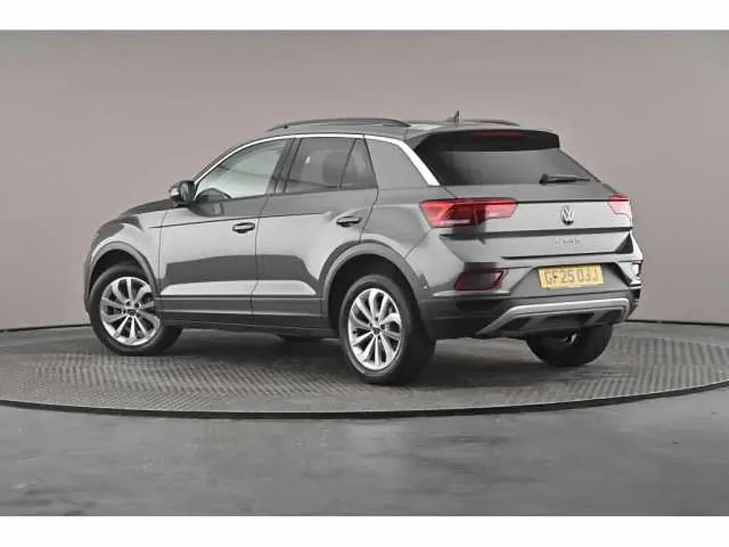 Usado VW T-Roc Match 150 HP (110 kW) 2025 Cinzento SUV