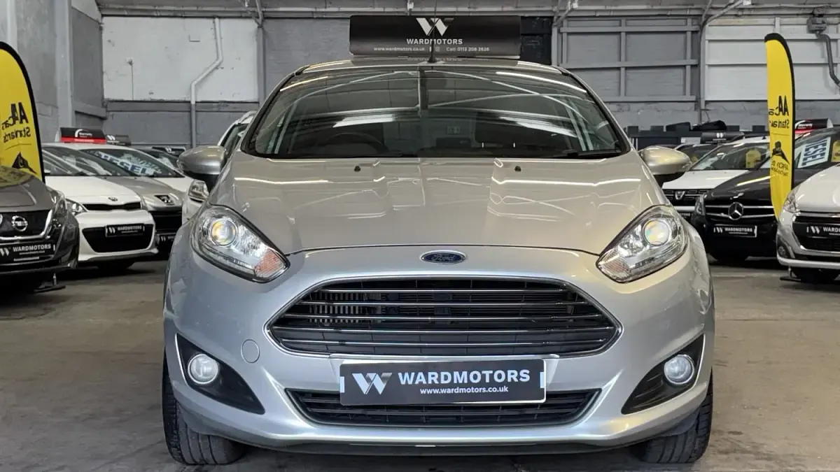 Used Ford Fiesta Titanium 125 HP (91 kW) 2014 Silver Hatchback