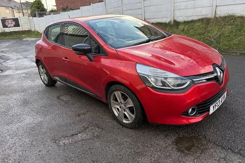 Used Renault Clio IV Dynamique 90 HP (66 kW) 2013 Red Hatchback