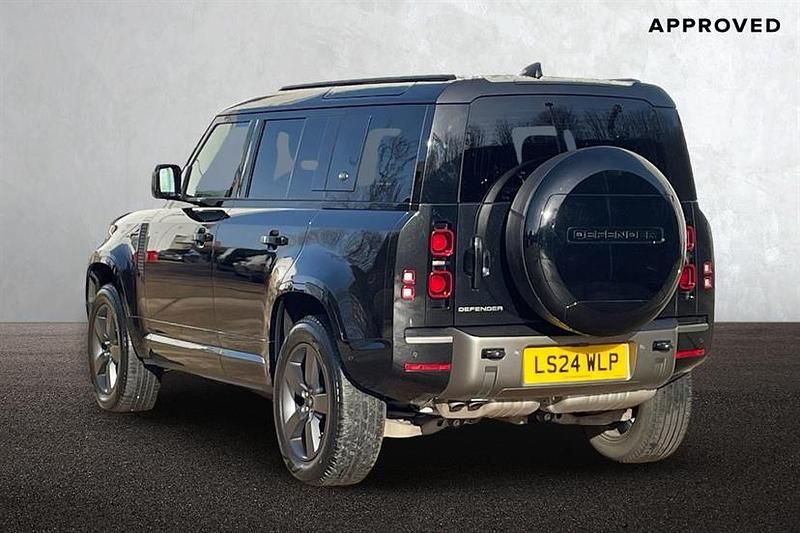 Usado Land Rover Defender SE Dynamic 249 HP (183 kW) 2024 Preto SUV