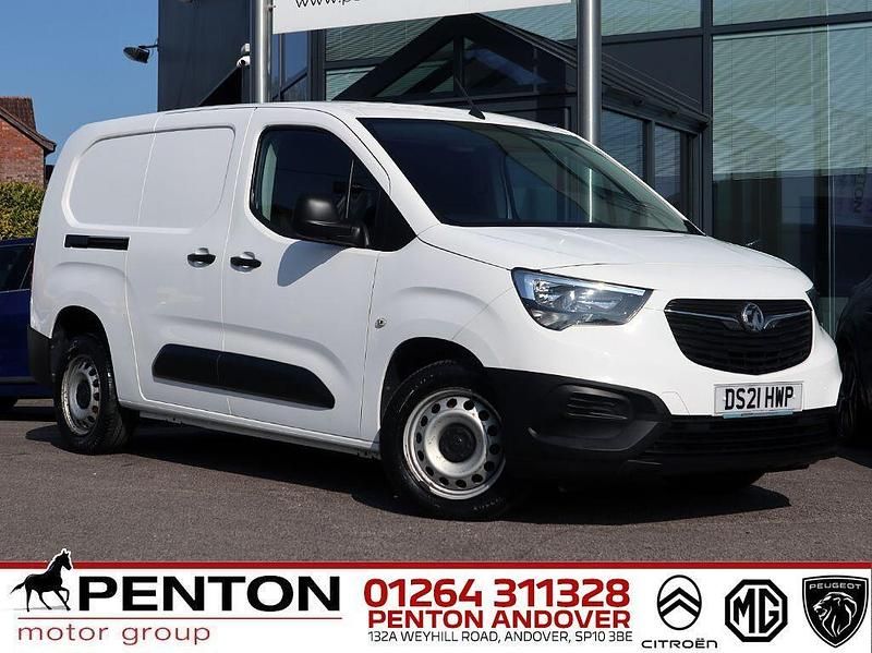 Used Vauxhall Combo 100 HP (73 kW) 2021 White MPV