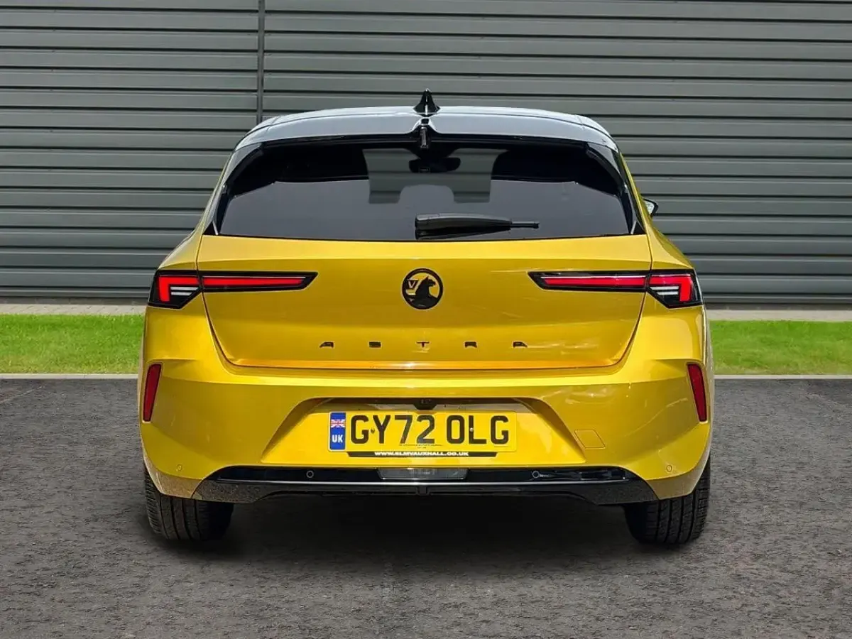 Used Vauxhall Astra GS Line 128 HP (94 kW) 2022 Yellow Hatchback