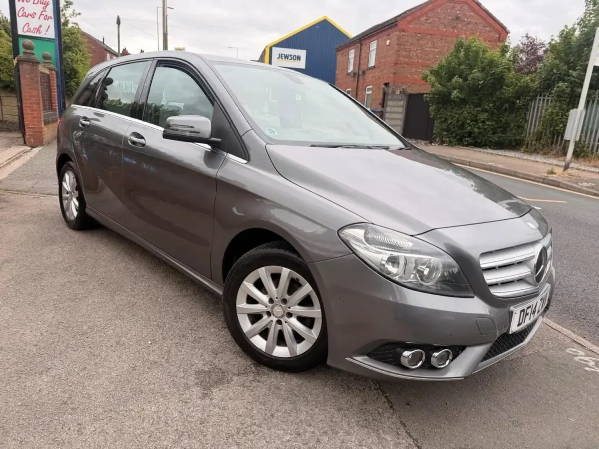 Usado Mercedes B180 SE 109 CV (80 kW) 2014 Gris Monovolumen