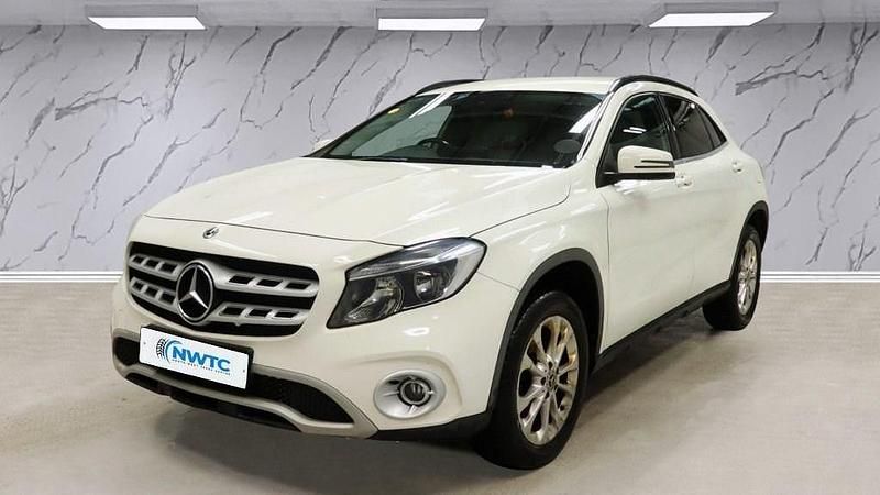 Used Mercedes GLA200 SE 136 HP (100 kW) 2017 White SUV
