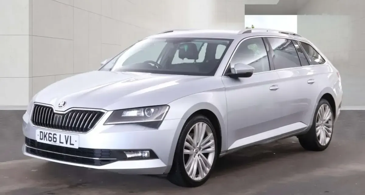 Used Skoda Superb SE L Executive 190 HP (139 kW) 2016 Silver Estate