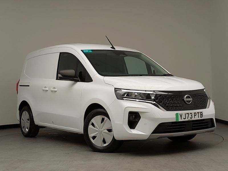 White Used 2023 Nissan Townstar Tekna MPV | £12,998 (Fair price) - Image 1/4