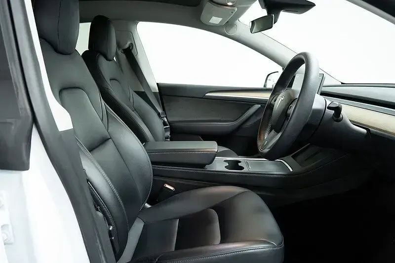 Used Tesla Model Y Long Range AWD 378 kW (514 HP) 2022 White SUV
