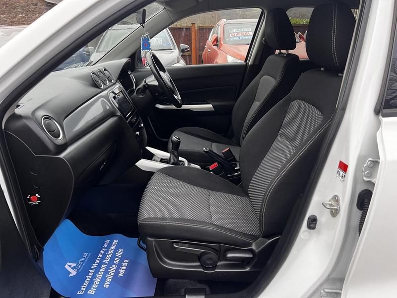 Second-hand Suzuki Vitara SZ-T 120 CP (88 kW) 2015 Alb SUV