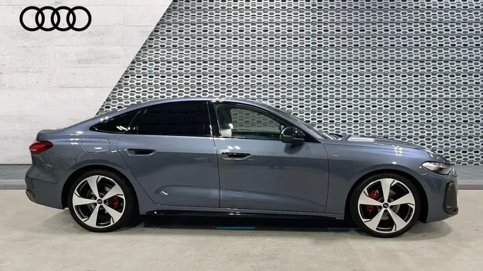 Used Audi A5 Sportback Advanced 204 HP (150 kW) 2025 Blue Hatchback