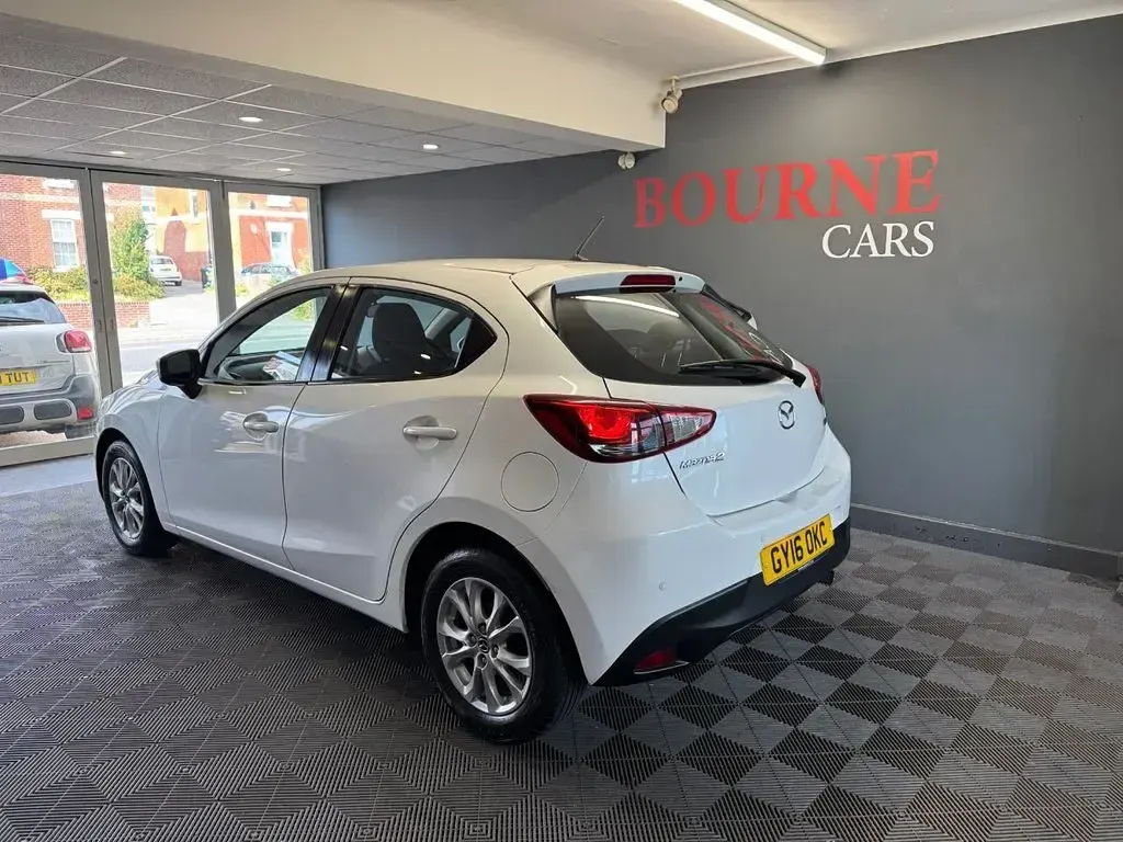 Used Mazda 2 90 HP (66 kW) 2016 White Hatchback