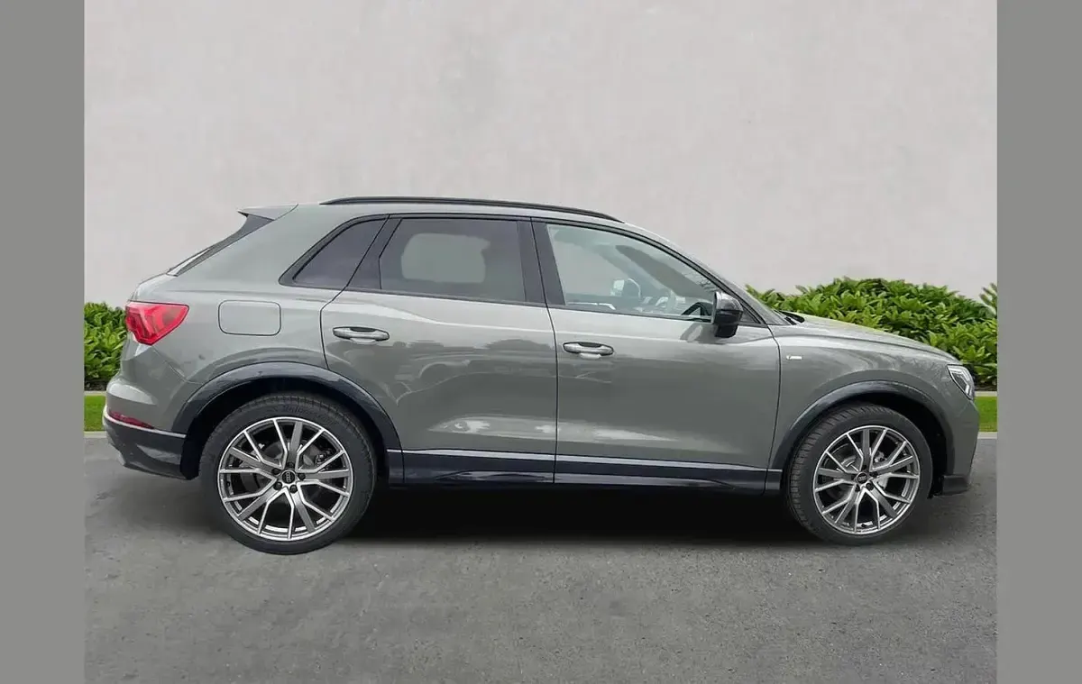New Audi Q3 Black Edition 147 HP (108 kW) 2025 Other SUV
