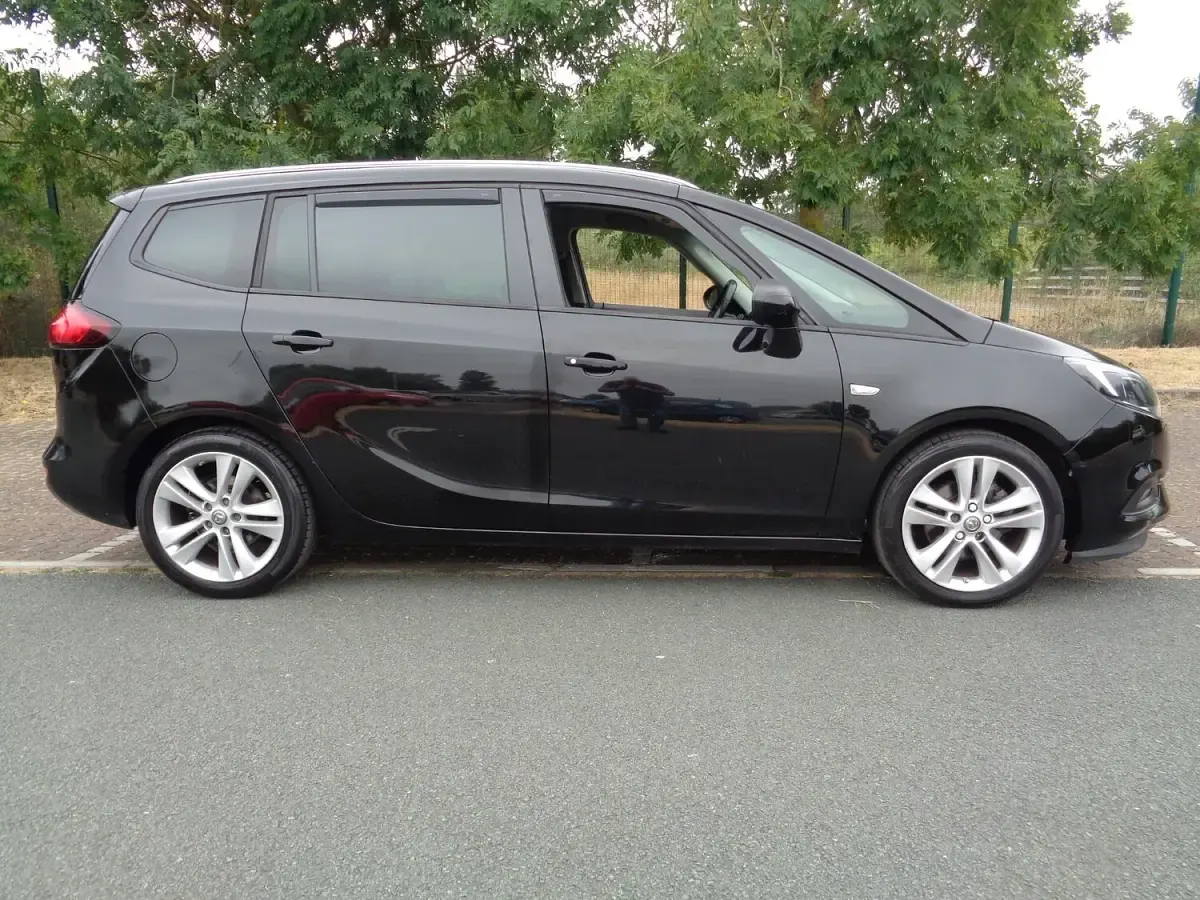 Used Vauxhall Zafira SRi 140 HP (102 kW) 2016 Black MPV