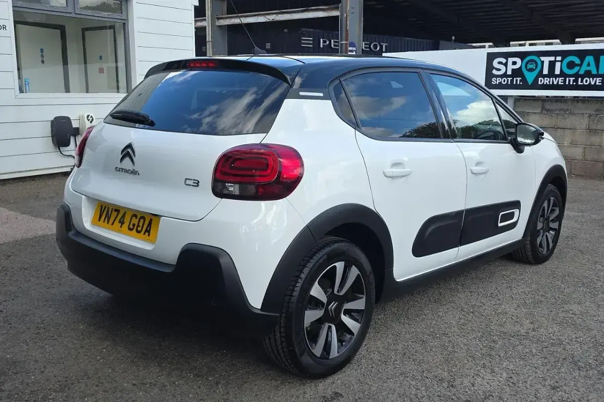 Begagnad Citroën C3 PureTech 108 HK (79 kW) 2024 Vit Halvkombi
