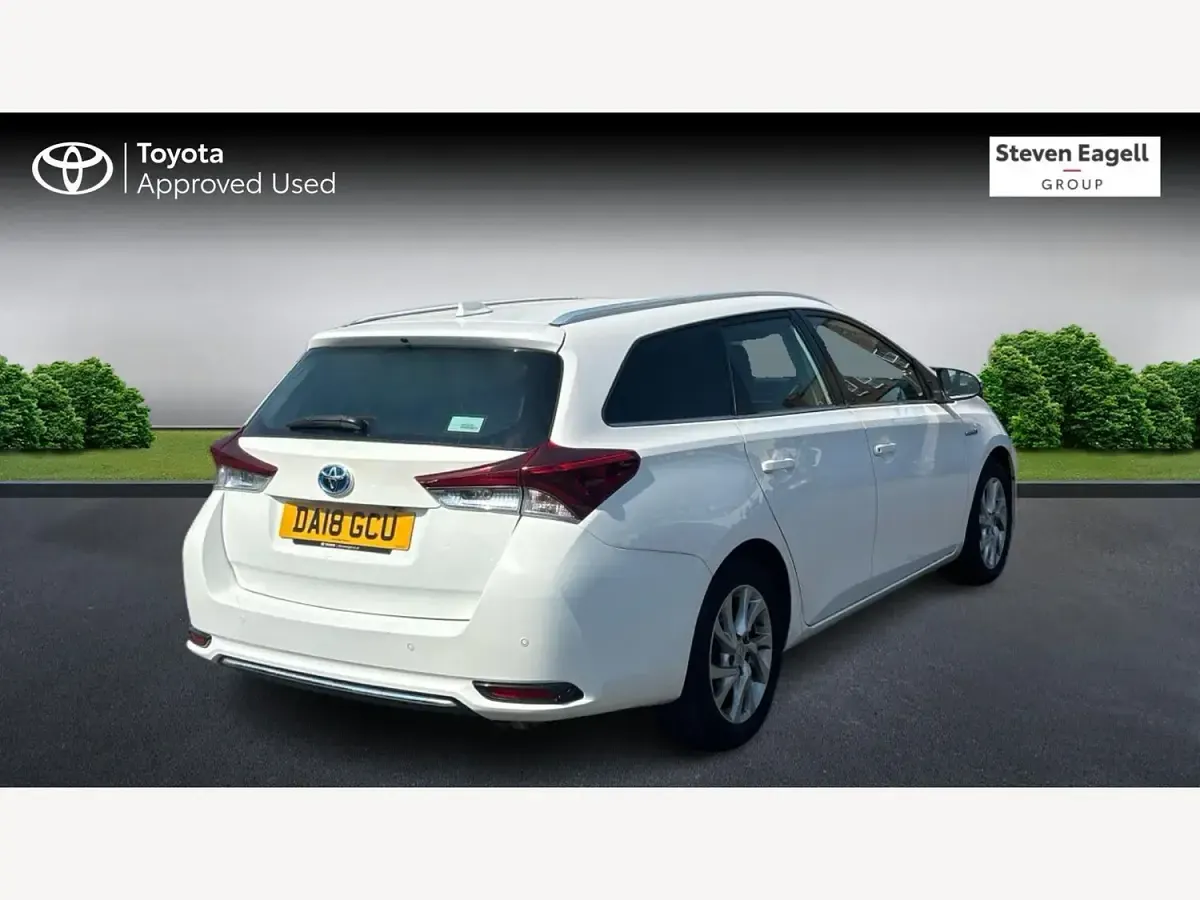 Used Toyota Auris Hybrid 2018 White Estate