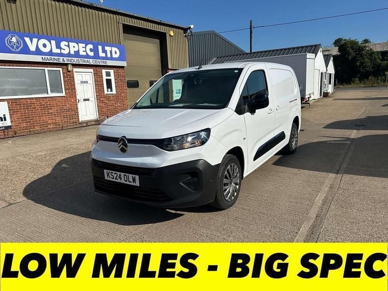 White Used 2024 Citroën Berlingo MPV | £13,750 (Good price) - Image 1/2