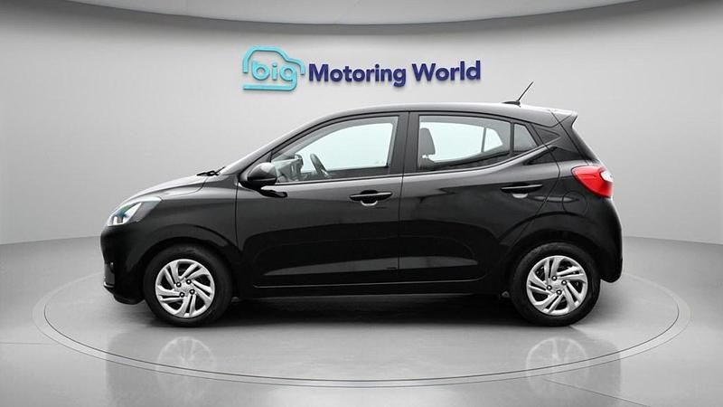 Used Hyundai i10 SE 67 HP (49 kW) 2023 Black Hatchback