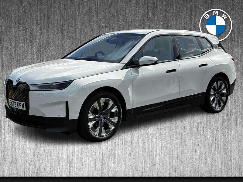 Usado BMW iX Sport Line 236 kW (322 HP) 2024 Branco SUV