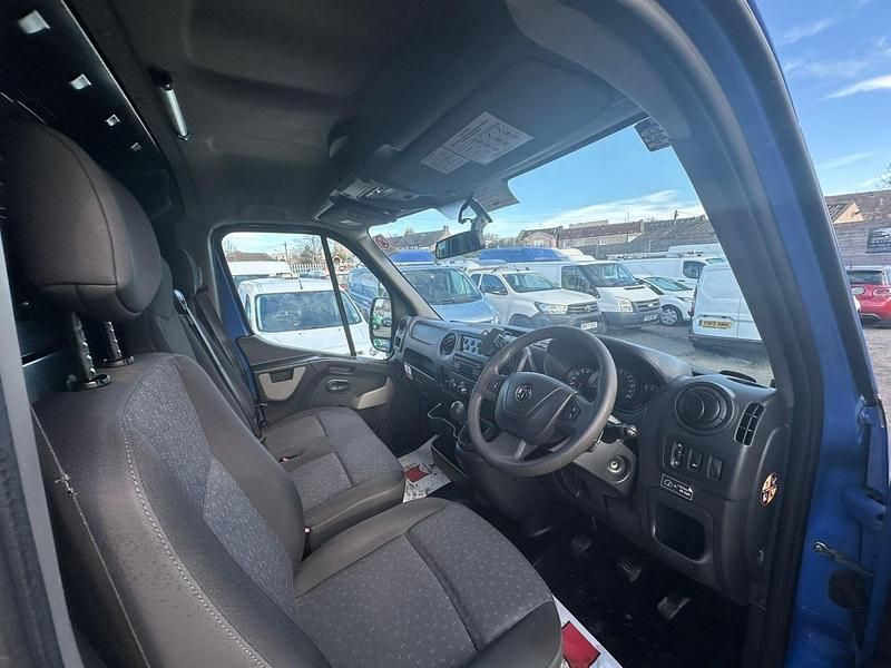 Used Vauxhall Movano 145 HP (106 kW) 2018 Blue MPV