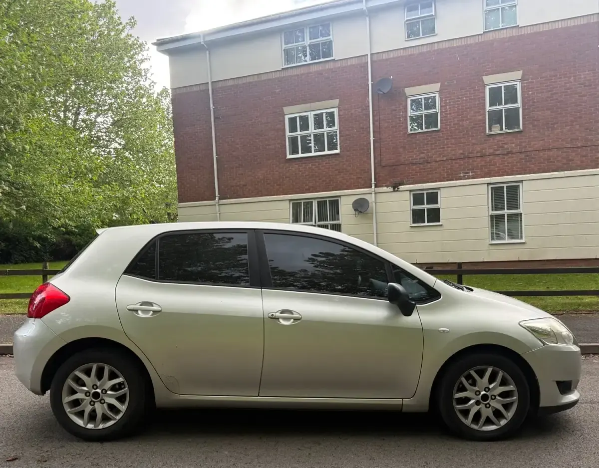 Used Toyota Auris T3 97 HP (71 kW) 2008 Silver Hatchback